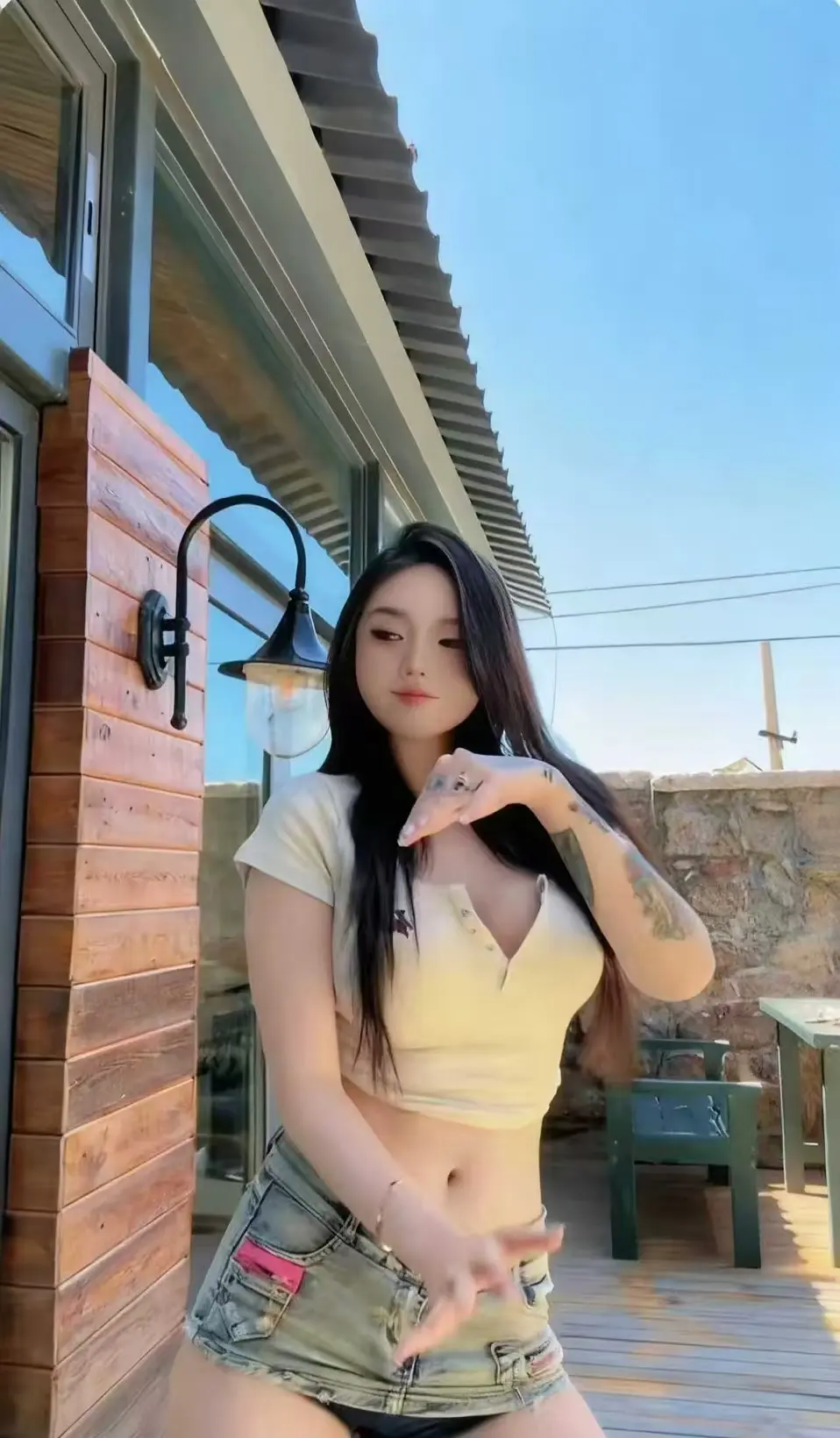 《Meena 成美男》高清全集无删减版免费在线观看-网盘资源便捷备份存储-无广告畅享全集-一次看遍Meena成美男