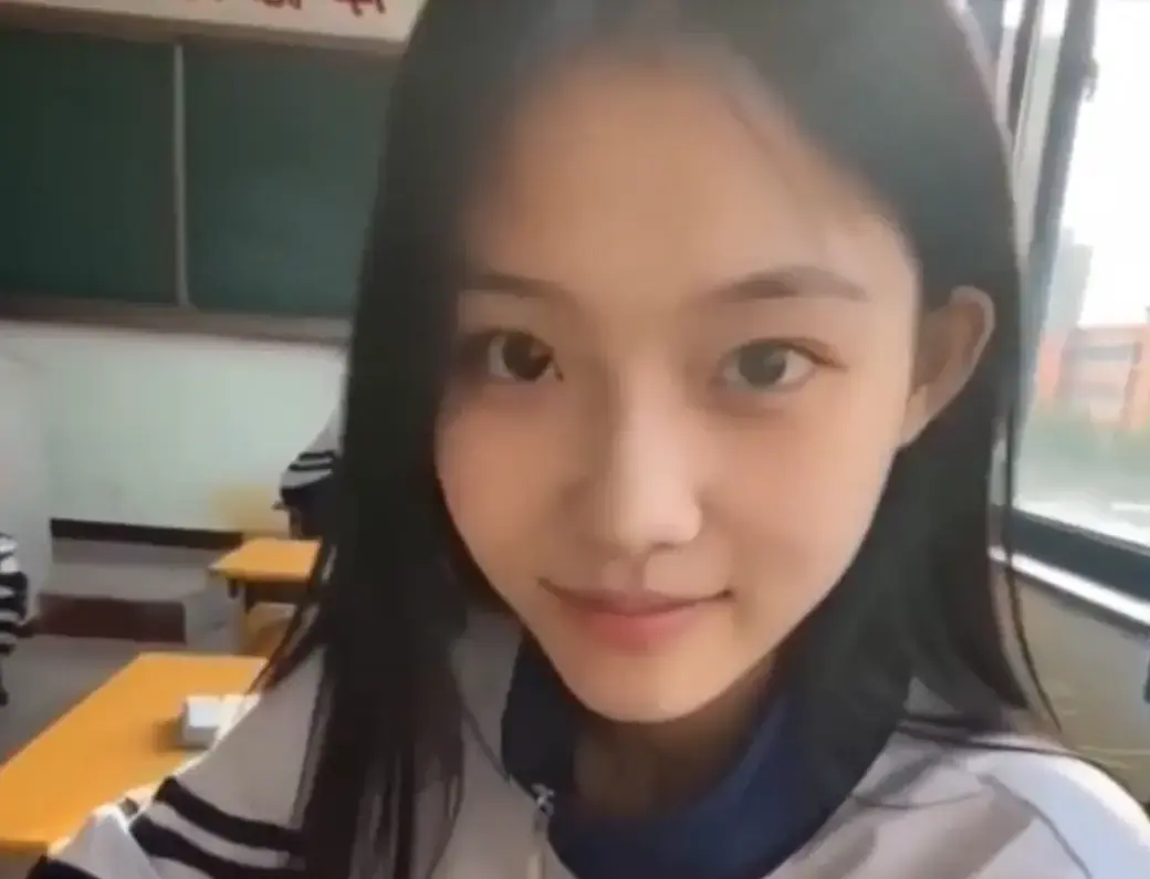 《我的十八岁女友》无删减版在线播放 - 黄果AI短剧4K蓝光画质高甜治愈 - 我的十八岁女友免费在线观看极速加载